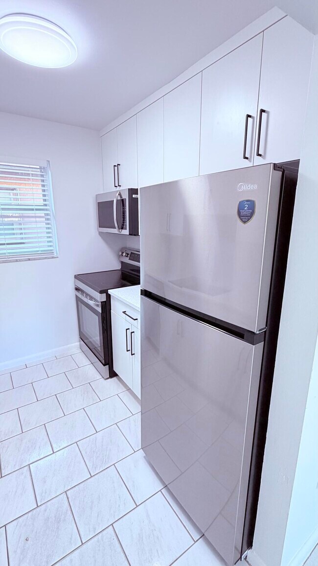 Building Photo - 600 SW 2nd Ave