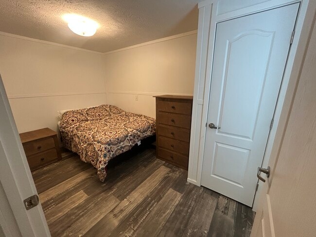 Building Photo - 407 NW Park St