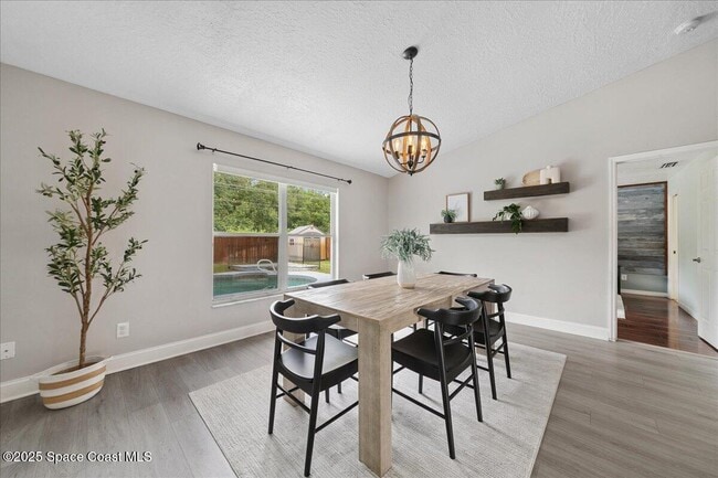 Building Photo - 897 Hunters Creek Dr