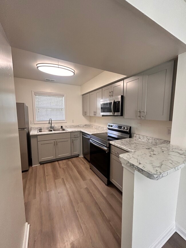 Primary Photo - 1121 Fords Pointe Cir