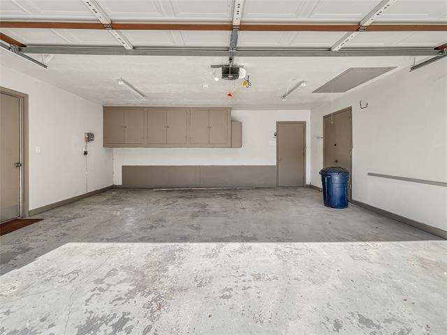 Building Photo - 7608 Meadow Oaks Dr