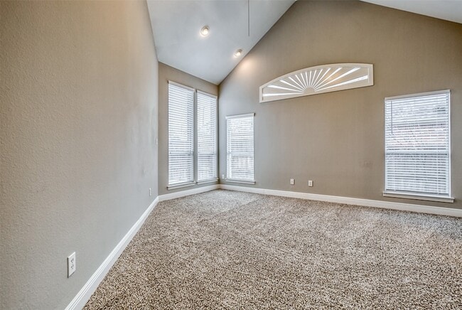 Building Photo - 6533 Riveredge Dr