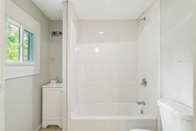 Building Photo - 4100 Garnet Dr
