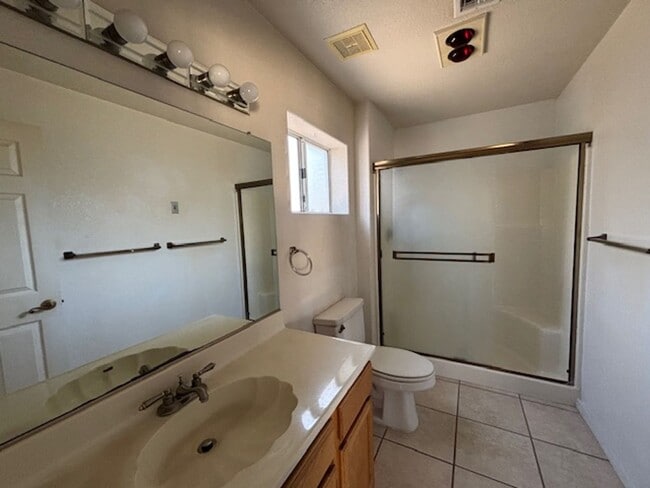 Building Photo - 3 Bedroom - 2 Bath Home