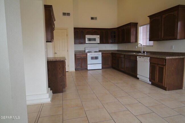 Building Photo - 456 Passmore Rd