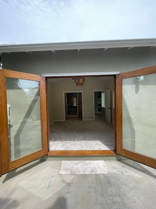 Building Photo - 1029 Chautauqua Blvd