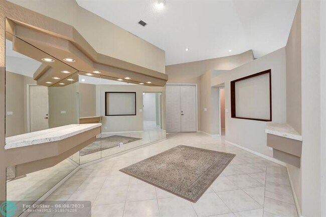 Building Photo - 11081 Springbrook Cir