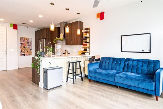 Building Photo - 2213 Poquito St