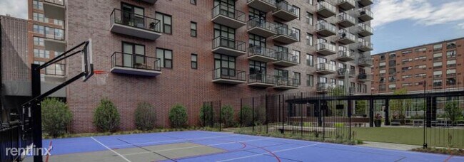 Building Photo - Studio, 1 bath Condo - 850 N Clark St