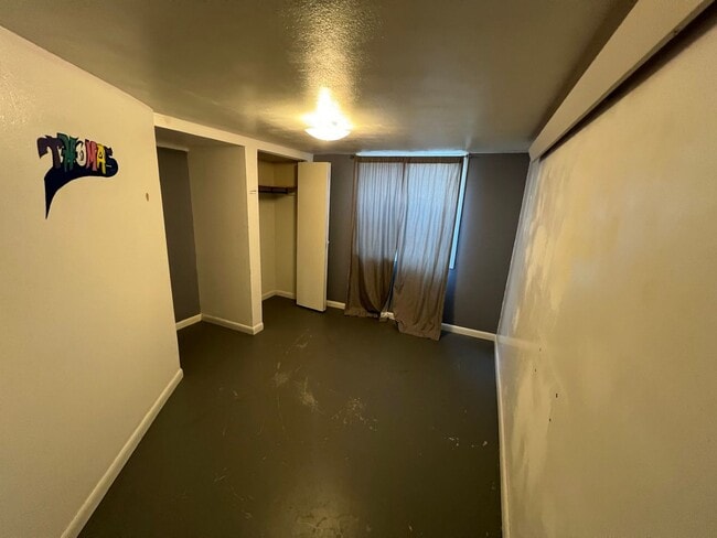 Building Photo - 3 Bed 2 Bath House