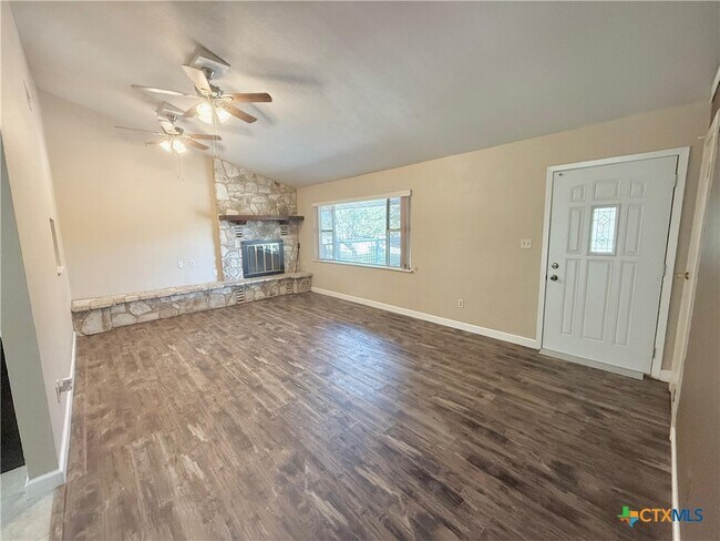 Building Photo - 103 Crestview Dr