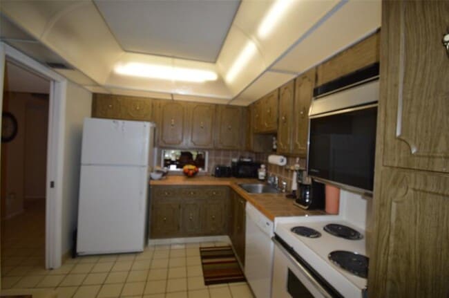 Building Photo - 3080 N Course Dr