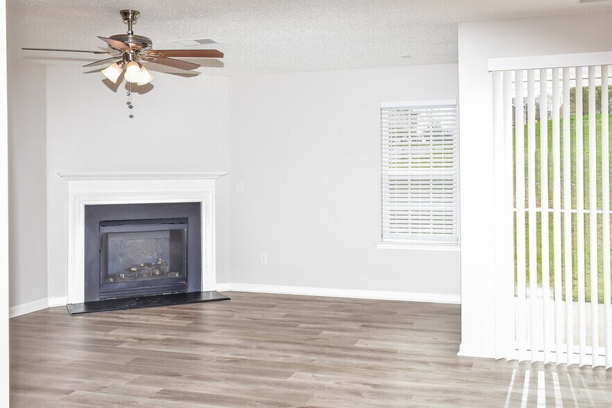 Building Photo - 12805 Coral Sunrise Dr