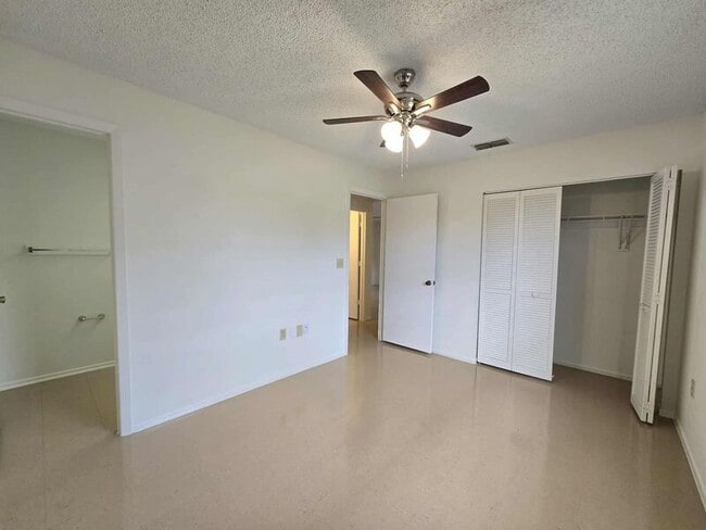 Building Photo - 3932 Spoonbill Ct