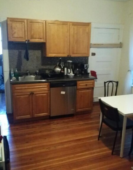 Building Photo - 65 Hillside St