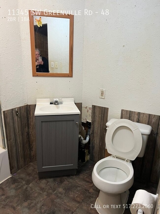 Building Photo - 2 bed 1 bath Mobile Home *Handy Man Special*