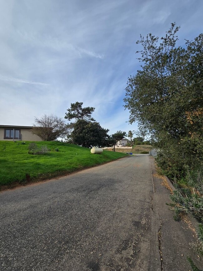 Building Photo - 3-Bedroom Home with Indoor Laundry and Ocean View