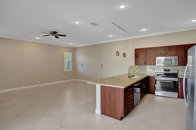 Building Photo - 5977 NW 73rd Ct