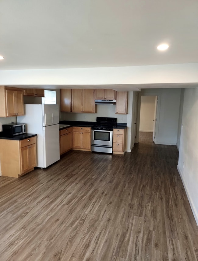 Building Photo - 325 N Jefferson St