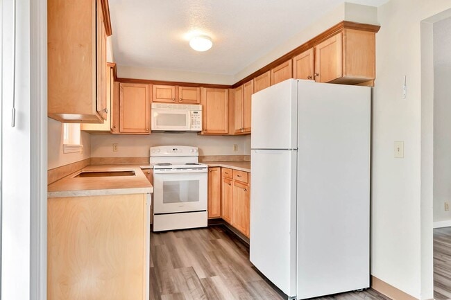 Building Photo - Savage / Ellis Duplex