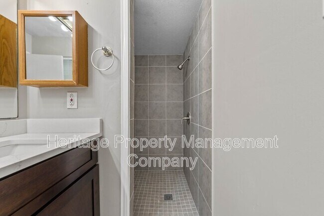 Building Photo - 7422 Stonehouse Dr