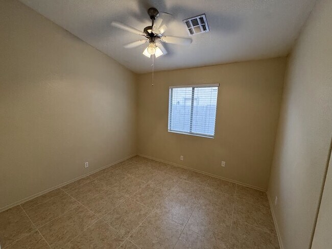 Building Photo - Arrowhead 3/2 with Garage