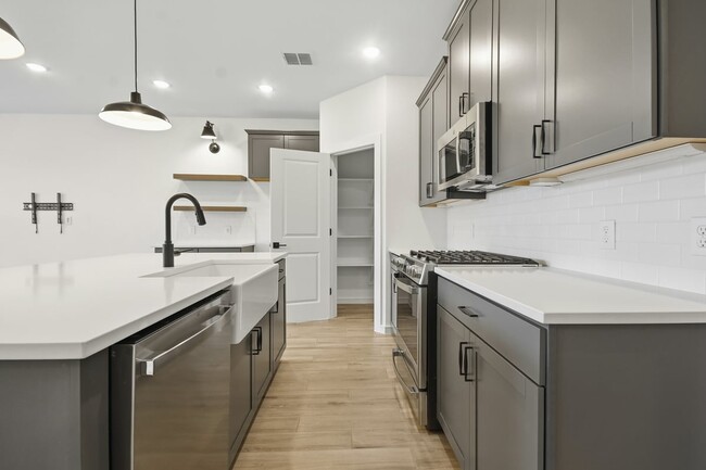 Building Photo - 8427 Bay Rdg Cir