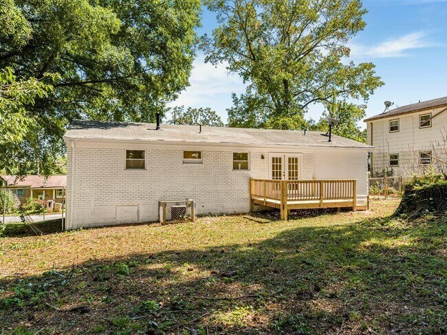 Building Photo - 6371 Westbury Rd