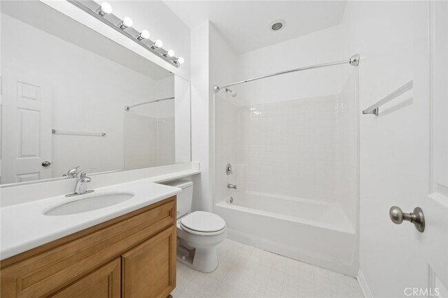 Building Photo - 215 Dewdrop