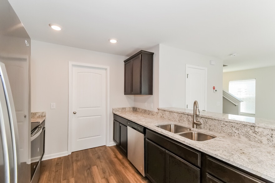 Building Photo - 1091 Autumns Wood Cir E