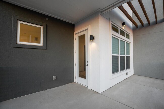 Building Photo - 4901 Springdale Rd