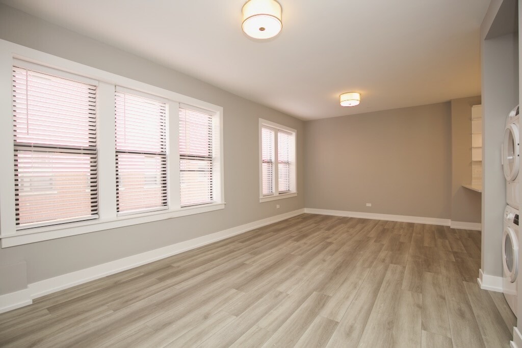 Building Photo - 3938 N Janssen Ave