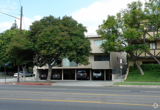 Building Photo - 14225 Burbank Blvd