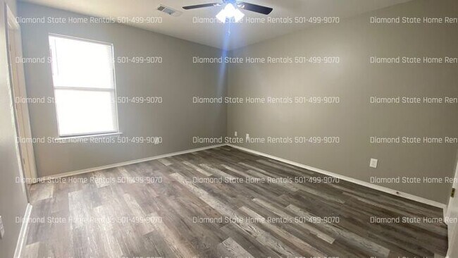 Building Photo - 611 Martin Ln