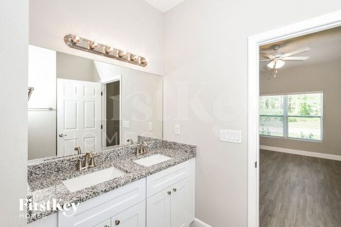 Building Photo - 1340 Cogan Dr