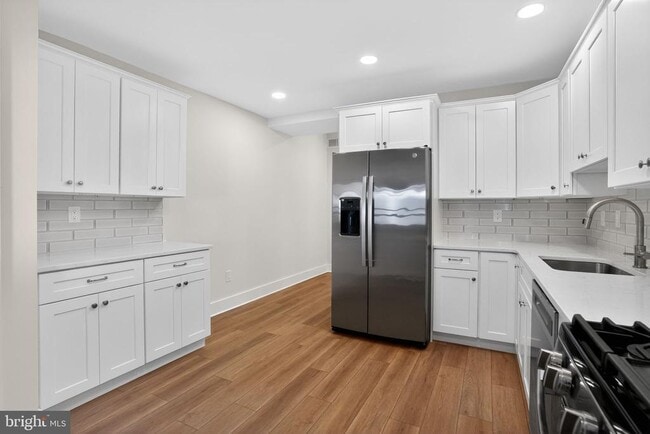 Building Photo - 344 Grove St