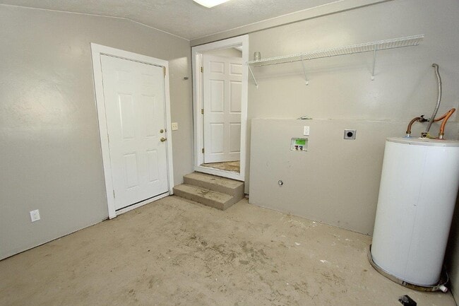 Building Photo - 146 Neilson Ln