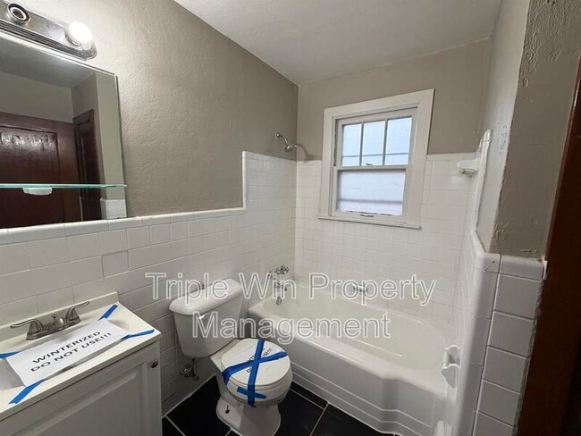 Building Photo - 6206 Evergreen Blvd