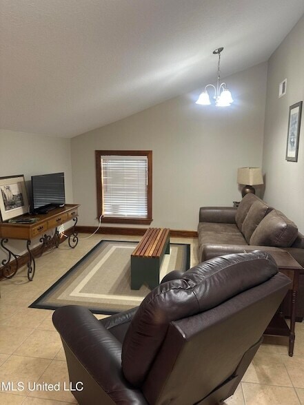 Building Photo - 10325 Clearwater Rd