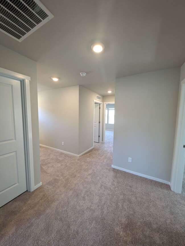 Building Photo - 1320 SW Pendleton Way