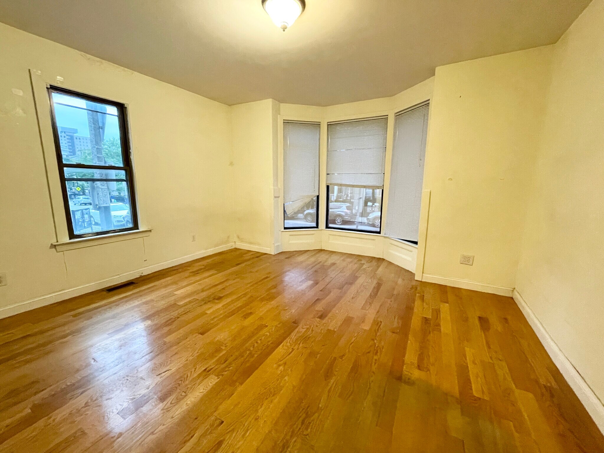 Building Photo - 1568 Tremont St