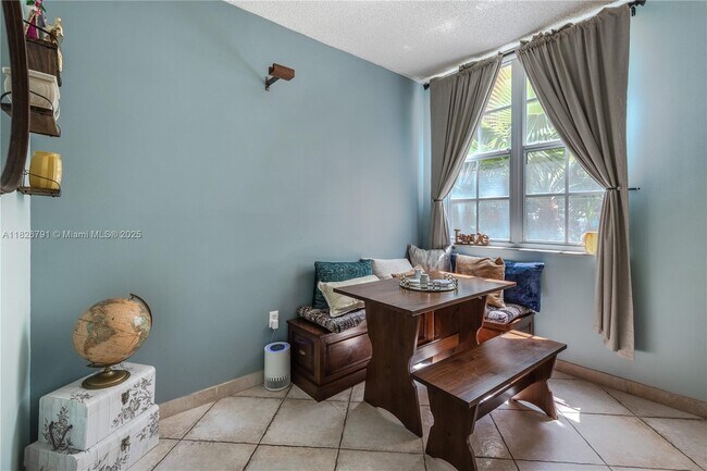 Building Photo - 19601 E Country Club Dr
