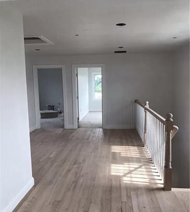 Building Photo - 18 Ormerod Ave