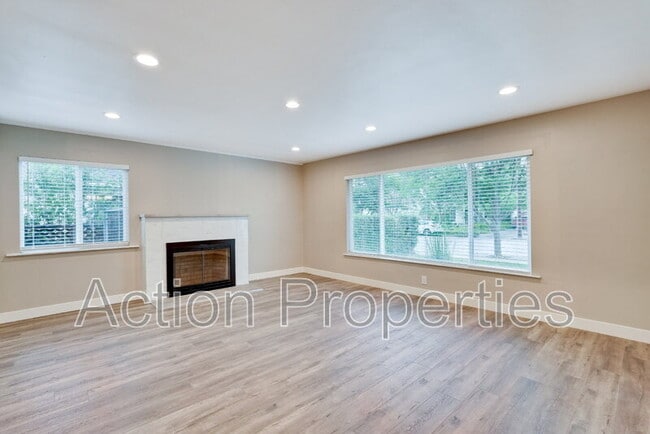 Building Photo - 681 S 13th St