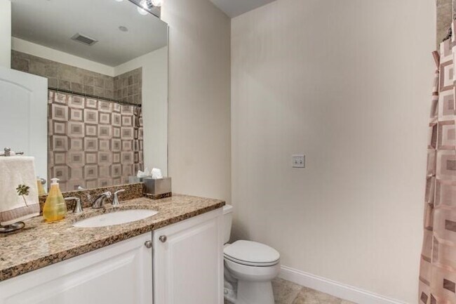 Building Photo - 142 Bigelow St