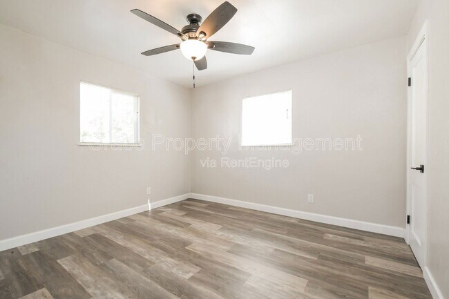 Building Photo - 1281 Victor St