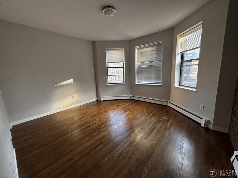 Building Photo - 15 Stearns Rd