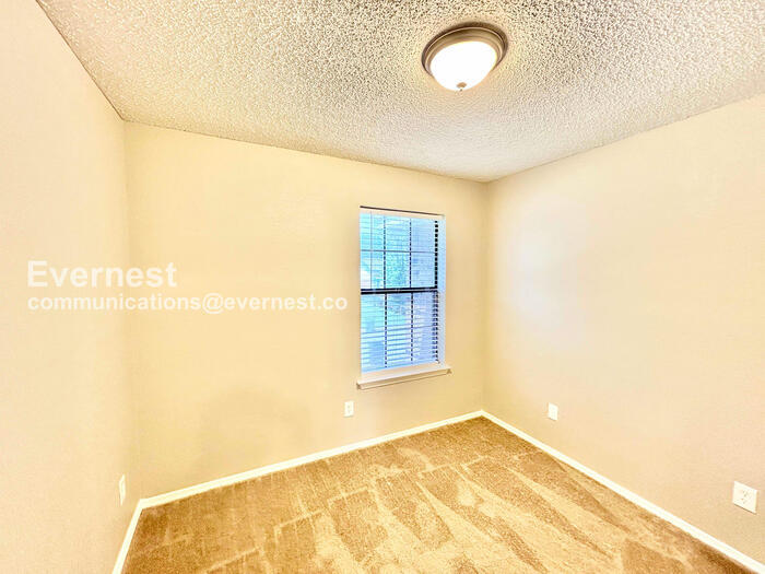 Building Photo - 1404 Ardmore Dr