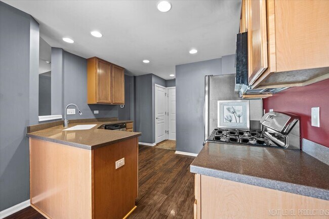 Building Photo - 643 Hawley Dr