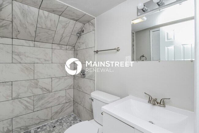 Building Photo - 3 Bedroom Pet-Friendly Home in Kansas City, MO with Main Street Renewal